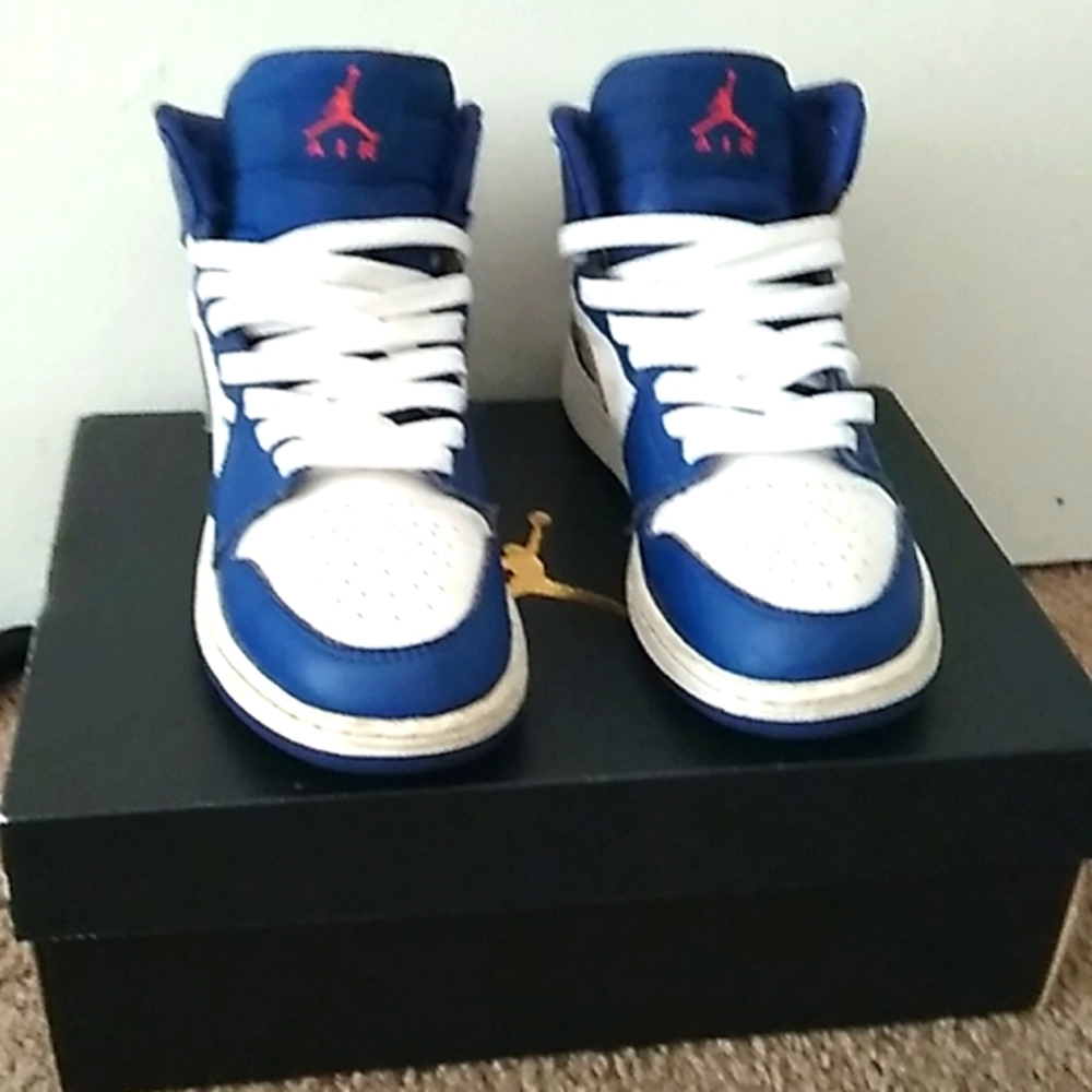 Jordan 1 Gold Medal Royal Blue Big Boy Size 5.5Y =Size 6 in Women